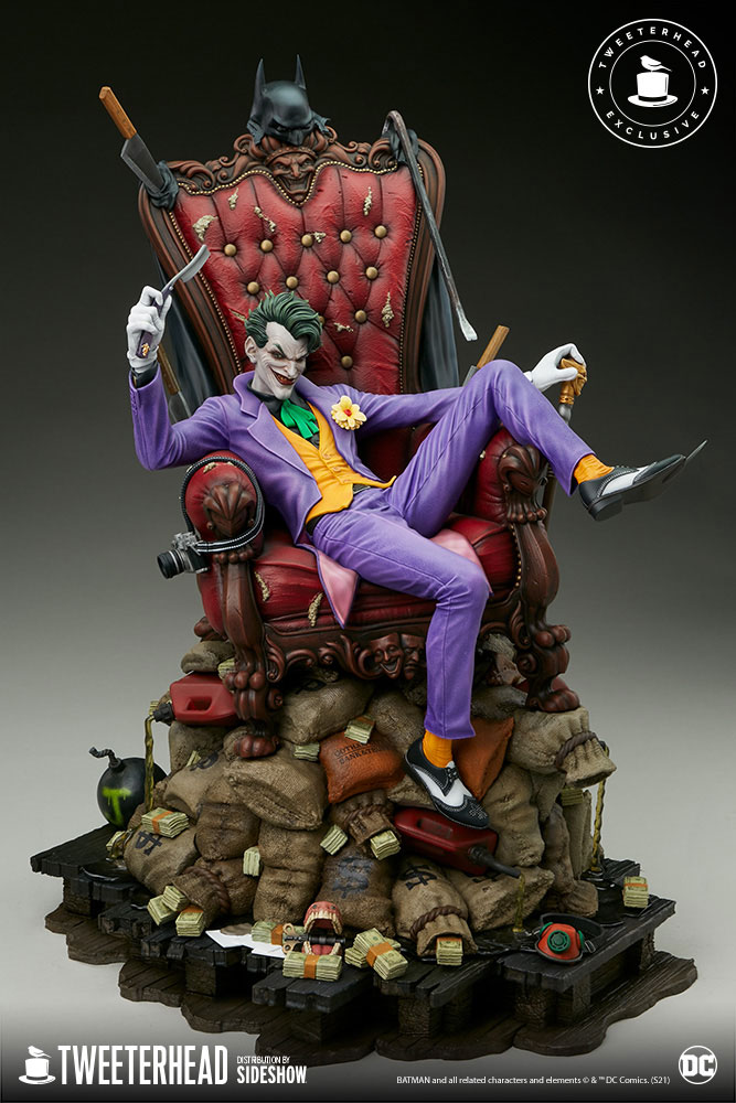 santa joker statue