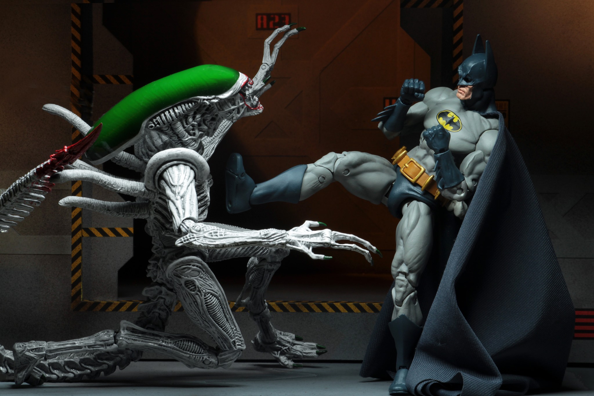 NYCC 2019: NECA Batman vs Joker Alien Exclusive - The Batman Universe