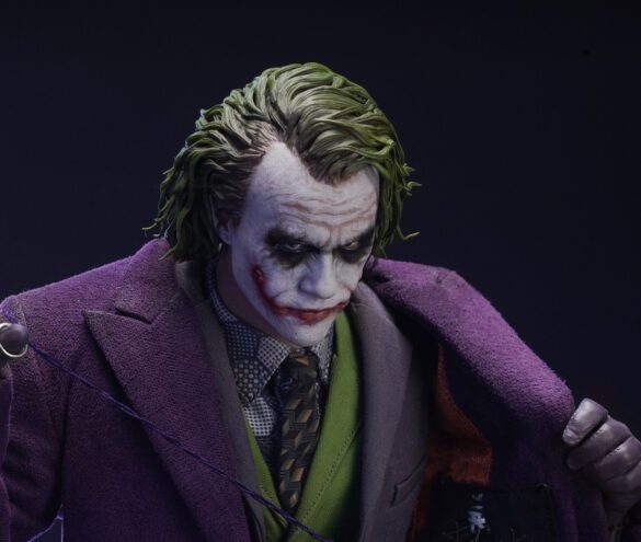 Queen Studios The Dark Knight 1;6 Scale Joker Collectible Figure