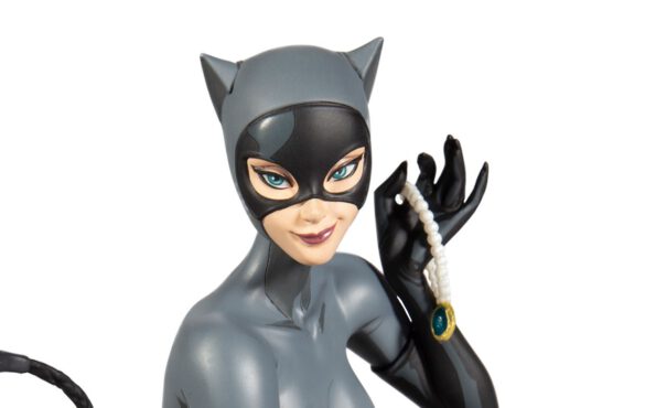UPDATE: DC Direct Stanley Lau Catwoman Statue