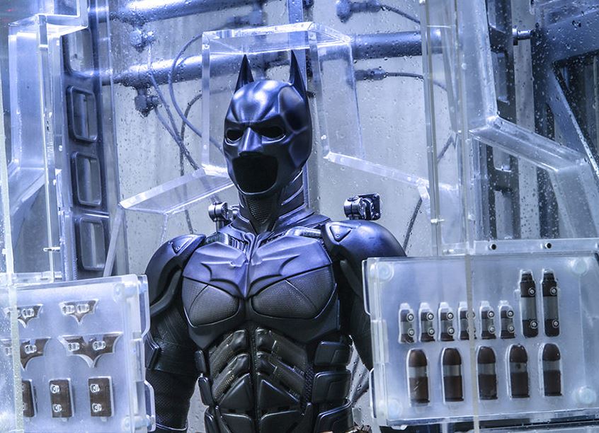 Hot Toys The Dark Knight Rises Batman Armory 1:6 Scale Figure Set